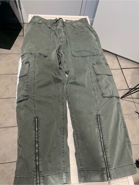 Wide Leg Cargo Pants in Olive Green
